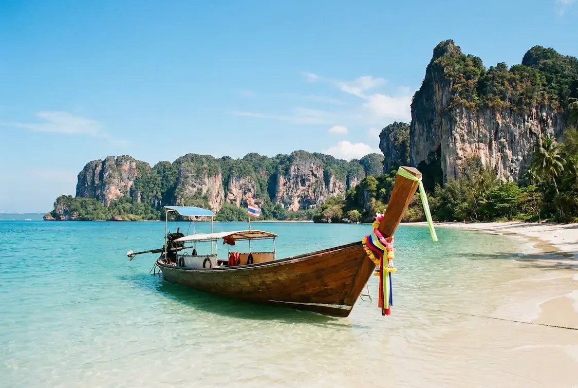 Tropical beach in Thailand representing coastal locations where TEFL interns can live and teach